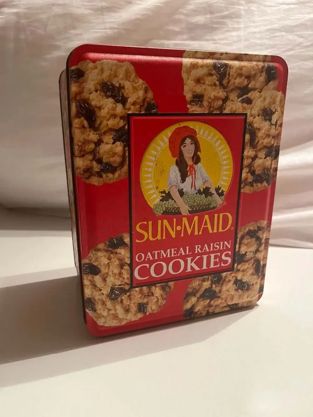 VINTAGE SUN MAID OATMEAL RAISIN COOKIES TIN - NATCO TINS